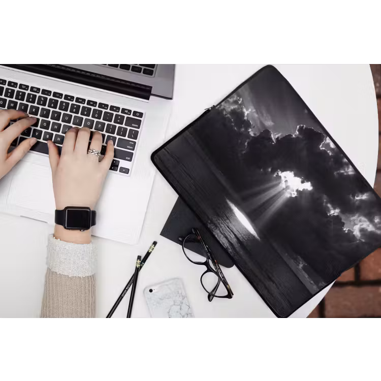 Licht - Wolken - Zee - Zwart-wit - Natuur laptophoes neopreen klein -bureau