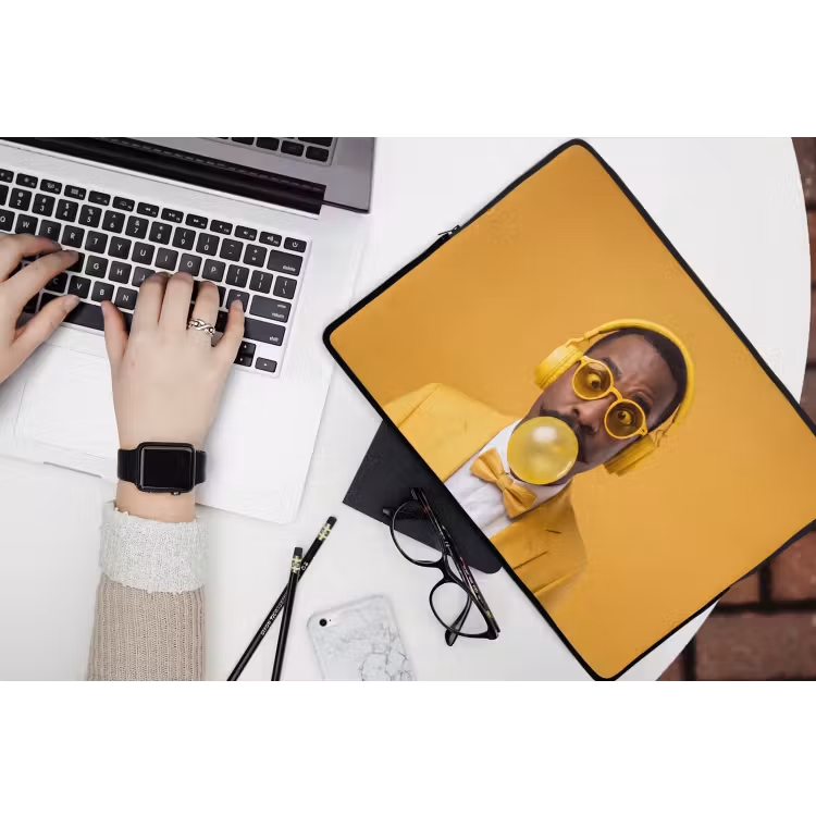 Man - Bubblegum - Portret - Geel - Modern laptophoes neopreen klein -bureau