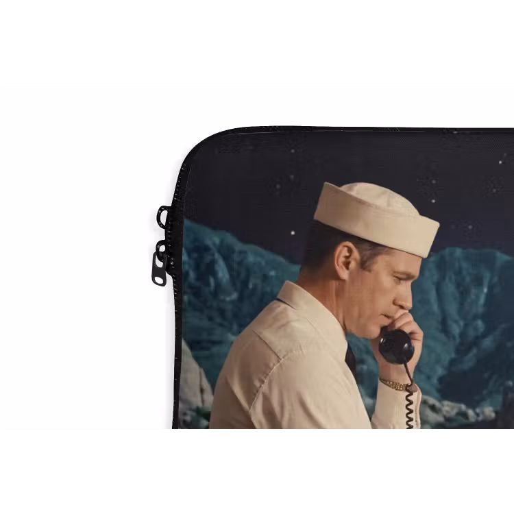 Laptop Sleeve - Man - Control Room - Beach - Man - Controlekamer - Strand laptophoes neopreen klein
