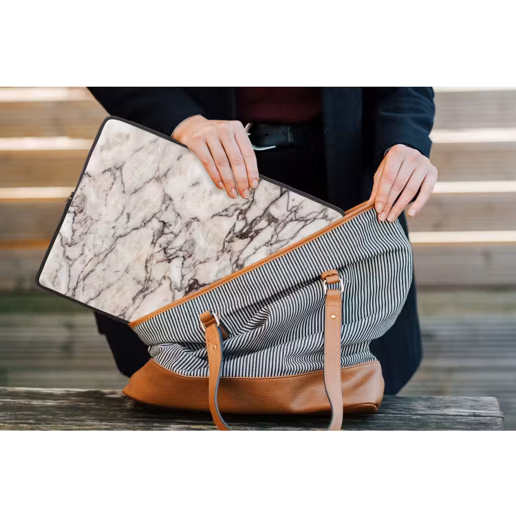 Marmer - Textuur - Abstract - Wit - Bruin laptophoes neopreen klein -tas