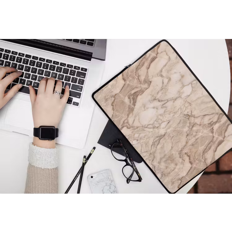 Marmer - Aderen - Textuur - Beige - Modern laptophoes neopreen klein -bureau