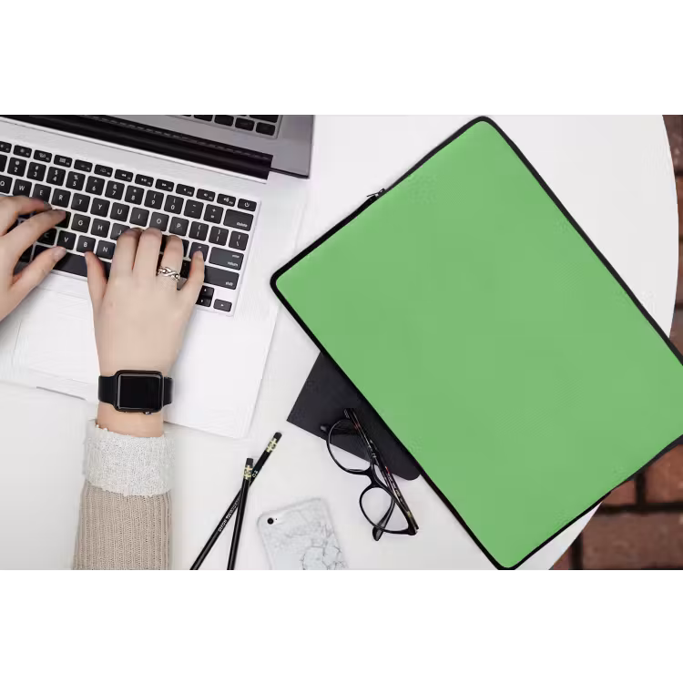Meadow - Green - Groen laptophoes neopreen klein 279 -bureau