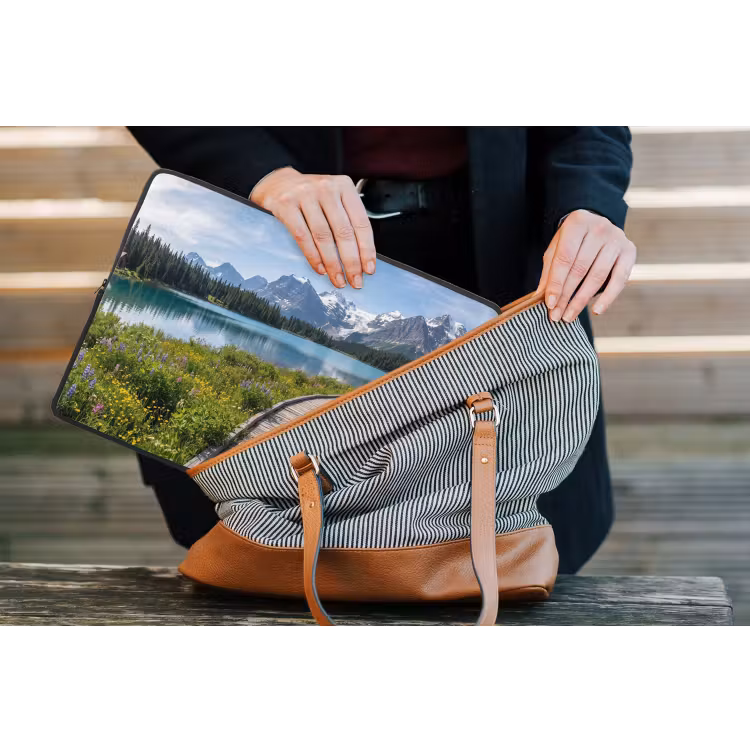 Bergen - Meer - Landschap - Blauw laptophoes neopreen klein -tas