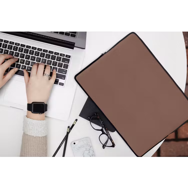 Muted - Chestnut - Bruin laptophoes neopreen klein 279 -bureau