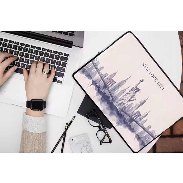 New York - Vrijheidsbeeld - Skyline - Illustratie - Blauw laptophoes neopreen klein -bureau