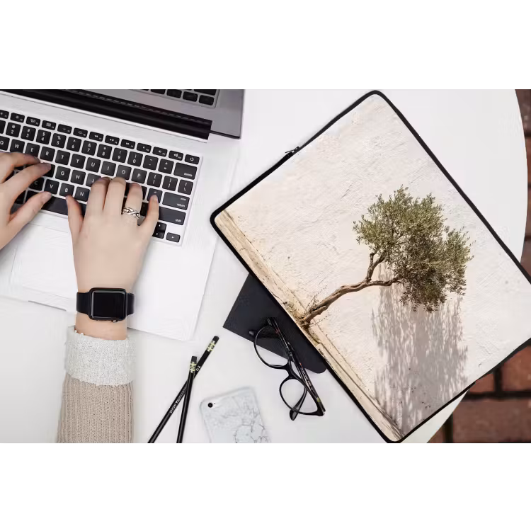 Laptop Sleeve - Olive Tree - Wall - White - Olijfboom - muur - wit laptophoes neopreen klein