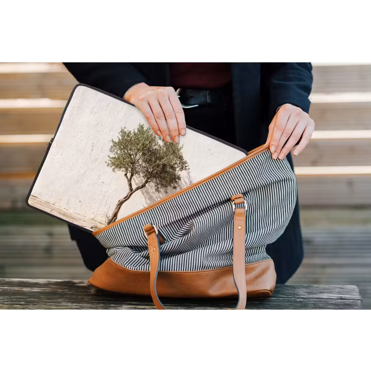 Laptop Sleeve - Olive Tree - Wall - White - Olijfboom - muur - wit laptophoes neopreen klein