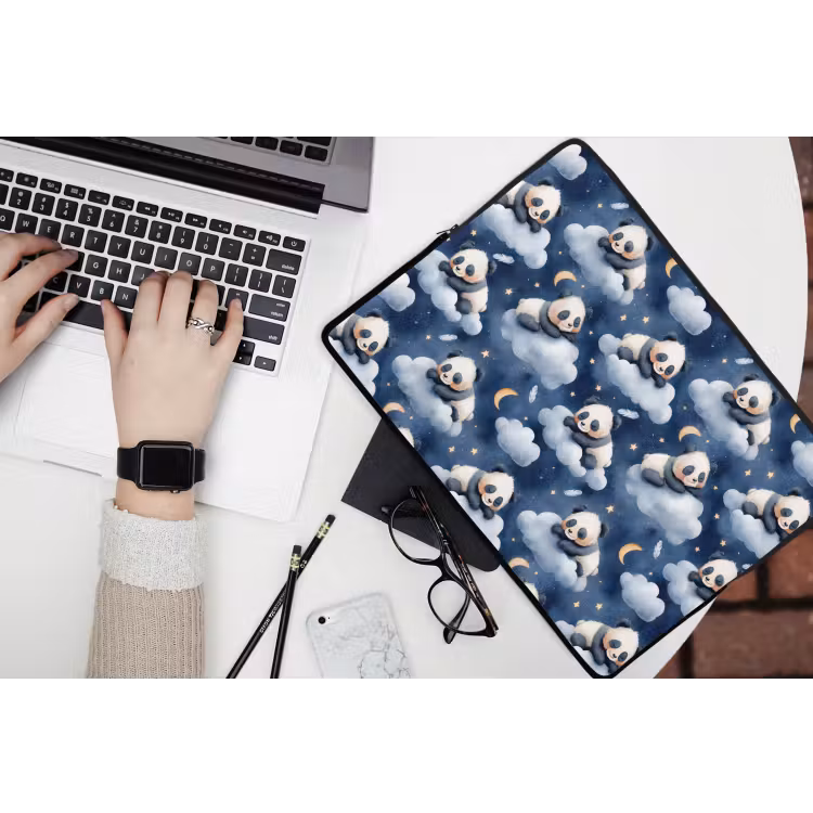 Panda's - Slapen - Blauw laptophoes neopreen klein 279 -bureau