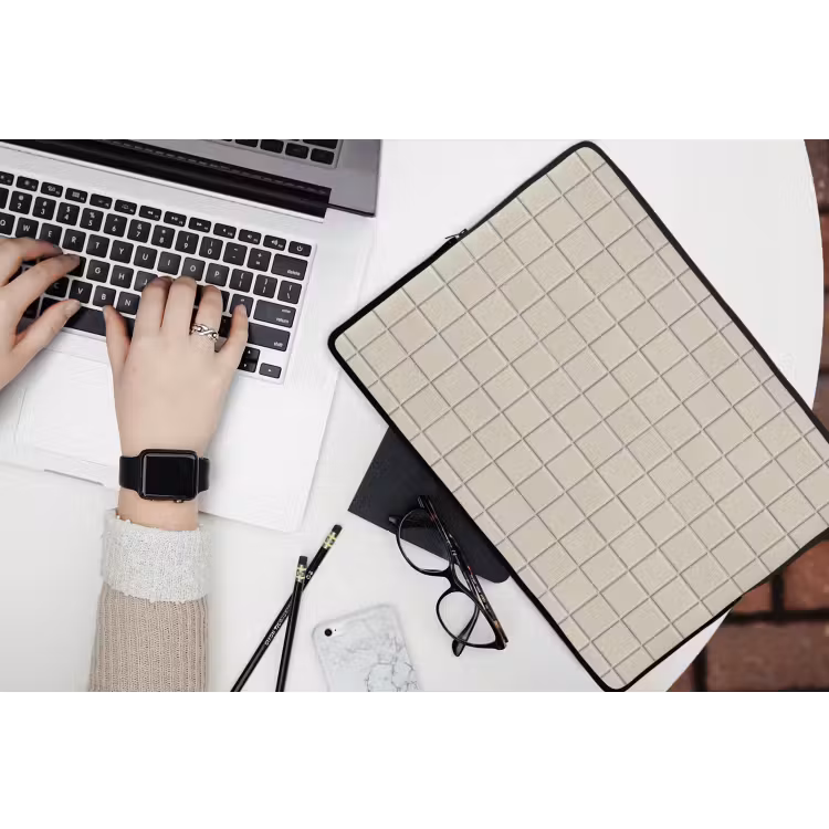 Patroon - Tegels - Taupe laptophoes neopreen klein 279 -bureau