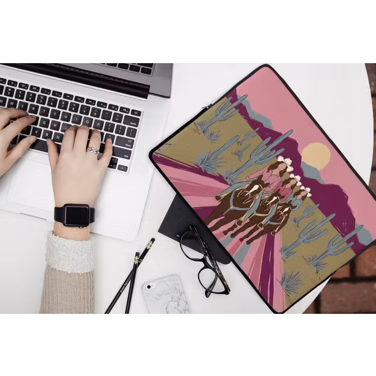 Mensen - Paard - Woestijn - Abstract - Roze laptophoes neopreen klein -bureau
