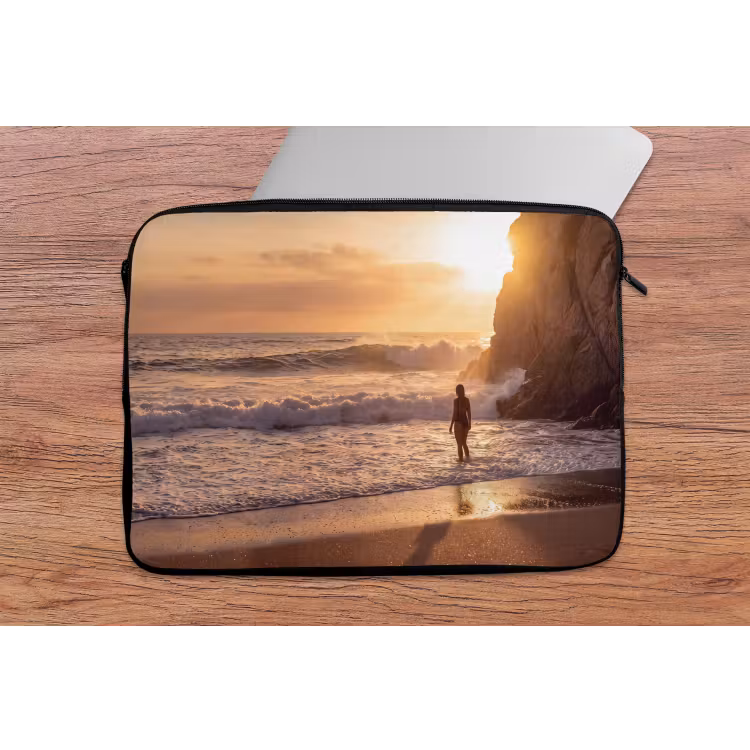Mensen - Oceaan - Zonsondergang - Kust - Goud laptophoes neopreen klein -tafel