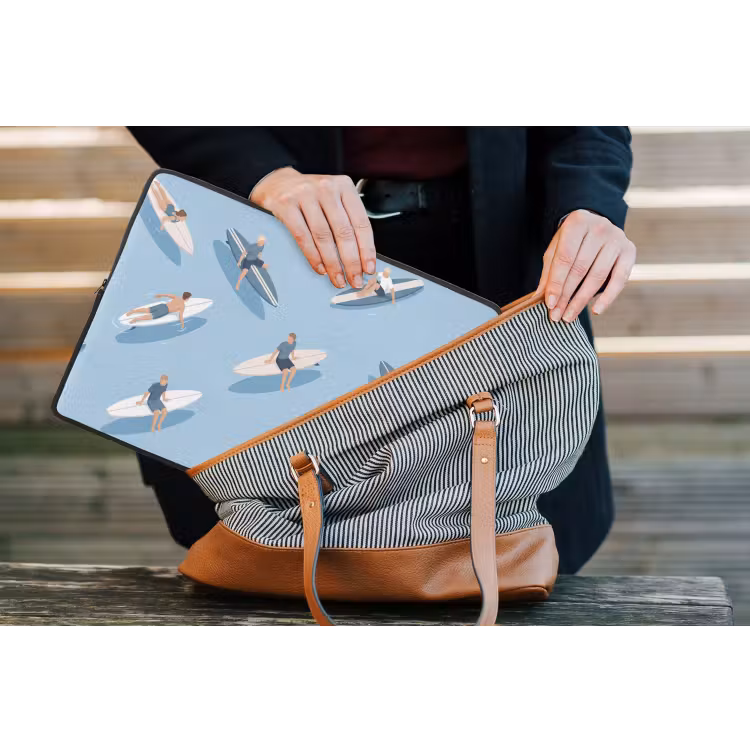 Mensen - Surfen - Water - Zomer - Illustratie laptophoes neopreen klein -tas