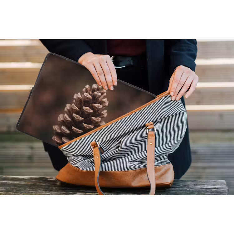 Dennenappel - Bos - Herfst - Bruin - Sfeervol laptophoes neopreen klein -tas