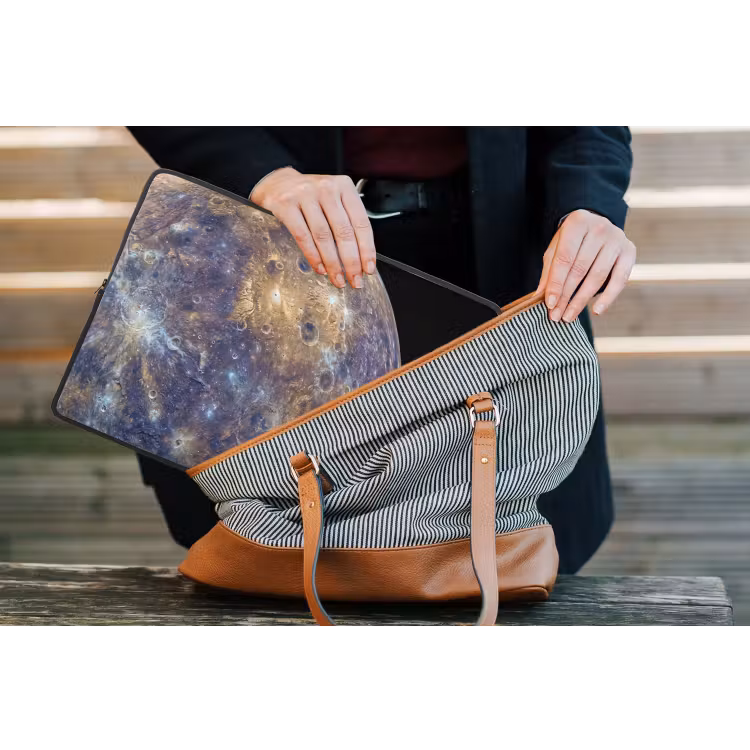 Laptop Sleeve - Planet - Craters - Space - Planeet - Kraters - Ruimte laptophoes neopreen klein