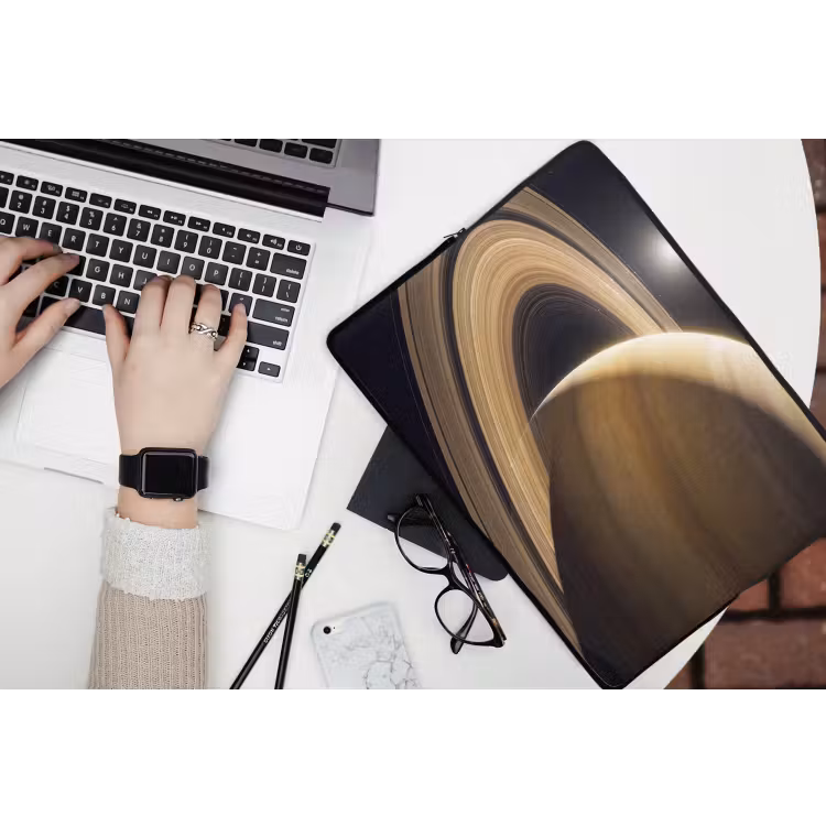 Laptop Sleeve - Planet - Rings - Space - Planeet - Ringen - Ruimte laptophoes neopreen klein