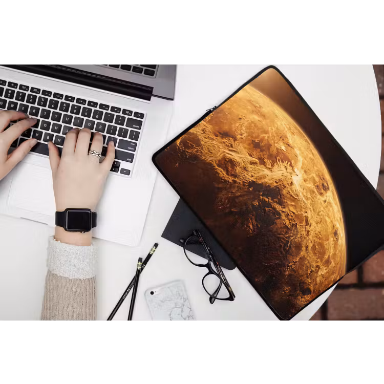 Laptop Sleeve - Planet - Space - Orange - Planeet - Ruimte - Oranje laptophoes neopreen klein