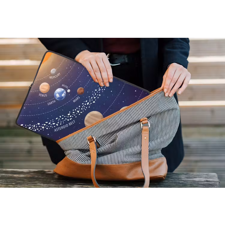 Planetenstelsel - Ruimte - Illustratie laptophoes neopreen klein -tas
