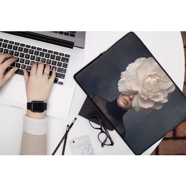 Portret - Mysterieus - Wit laptophoes neopreen klein -bureau