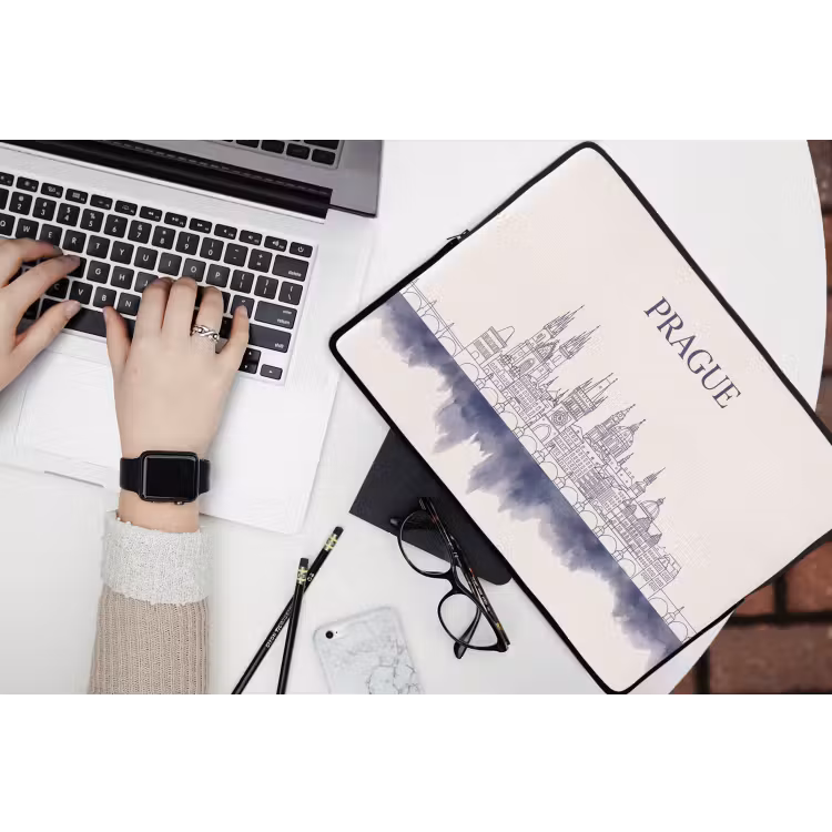 Praag - Skyline - Architectuur - Blauw laptophoes neopreen klein -bureau
