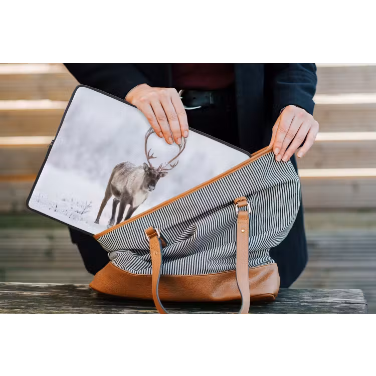 Rendier - Gewei - Toendra - Sneeuw - Wild laptophoes neopreen klein -tas