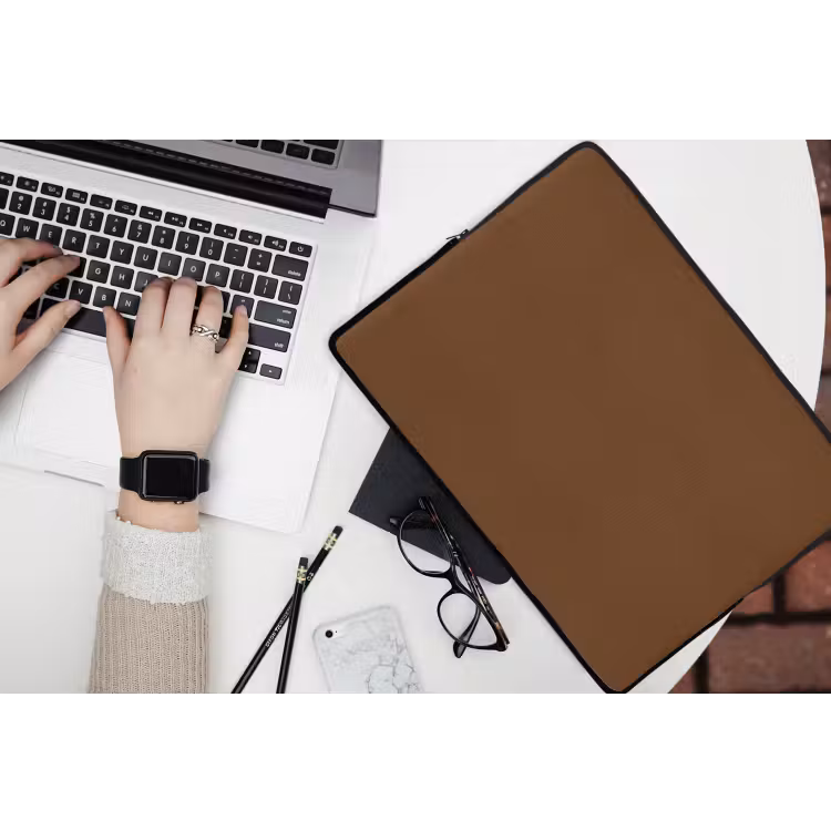 Rich - Espresso - Bruin laptophoes neopreen klein 279 -bureau