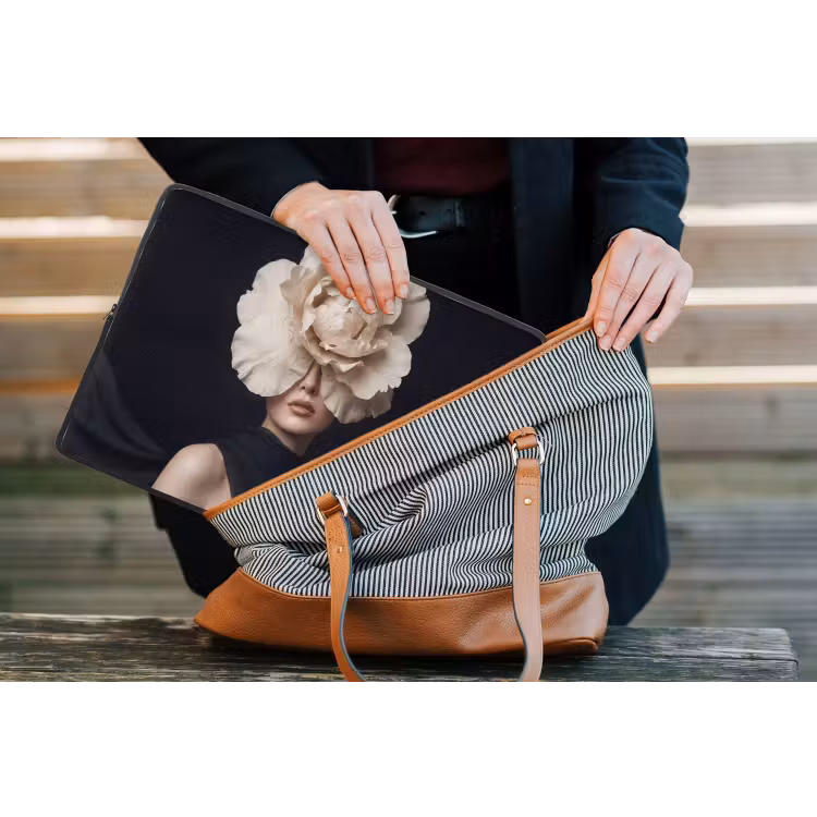 Roos - Tijdloos - Zwart laptophoes neopreen klein -tas