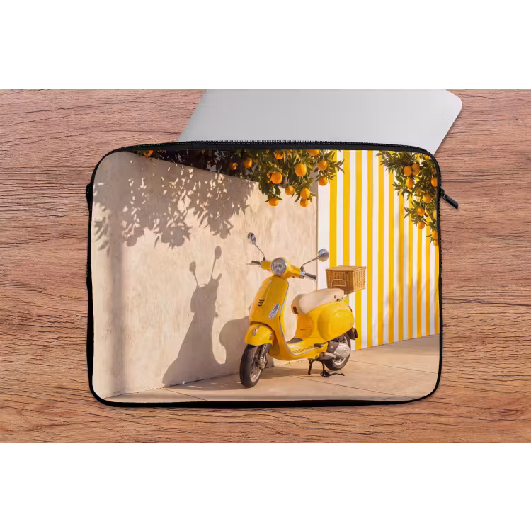 Scooter - Natuur - Zomer - Geel - Mediterraan laptophoes neopreen klein -tafel