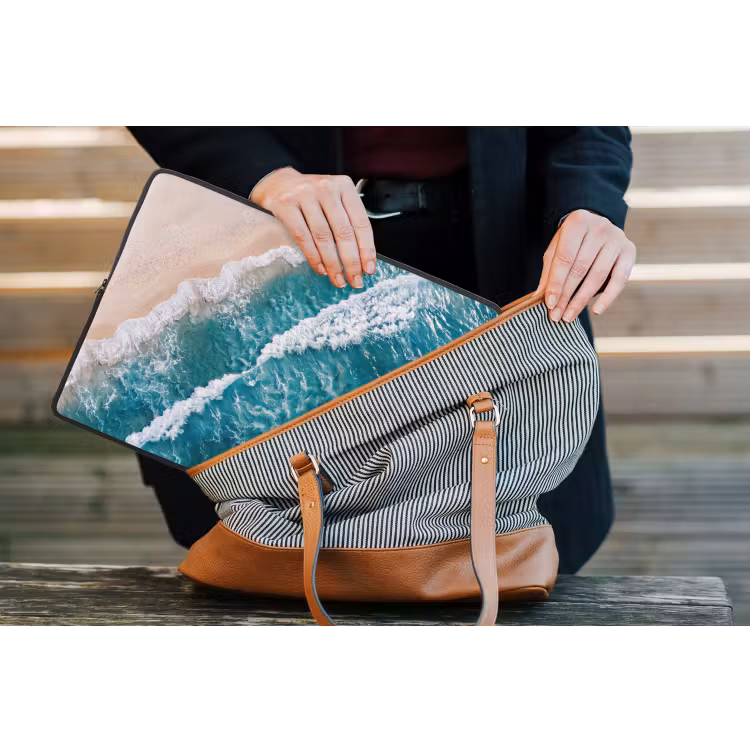 Zee - Strand - Golven - Natuur - Blauw laptophoes neopreen klein -tas