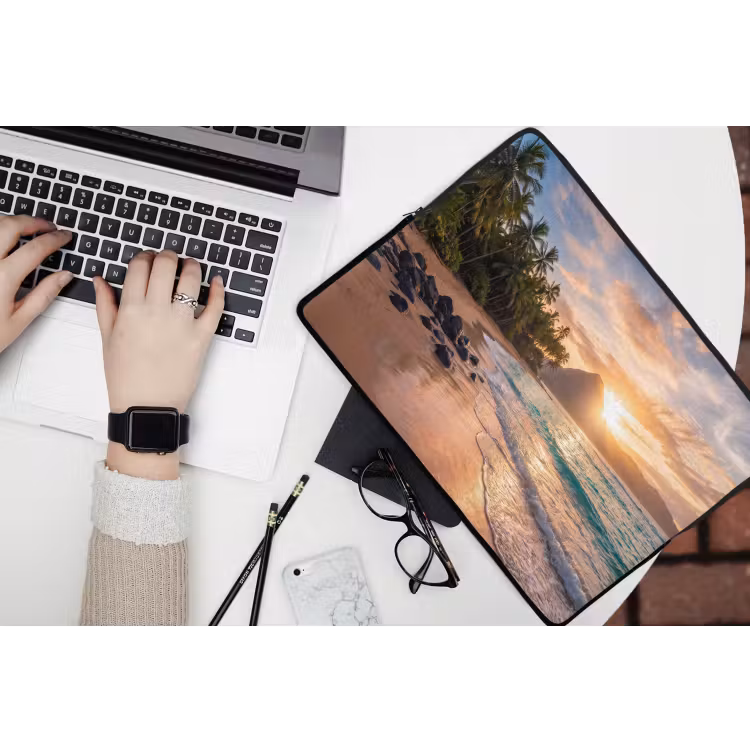 Zee - Berg - Landschap - Tropisch - Goud laptophoes neopreen klein -bureau