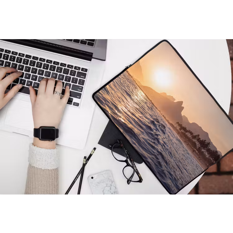 Zee - Golven - Zonsondergang - Kust - Goud laptophoes neopreen klein -bureau