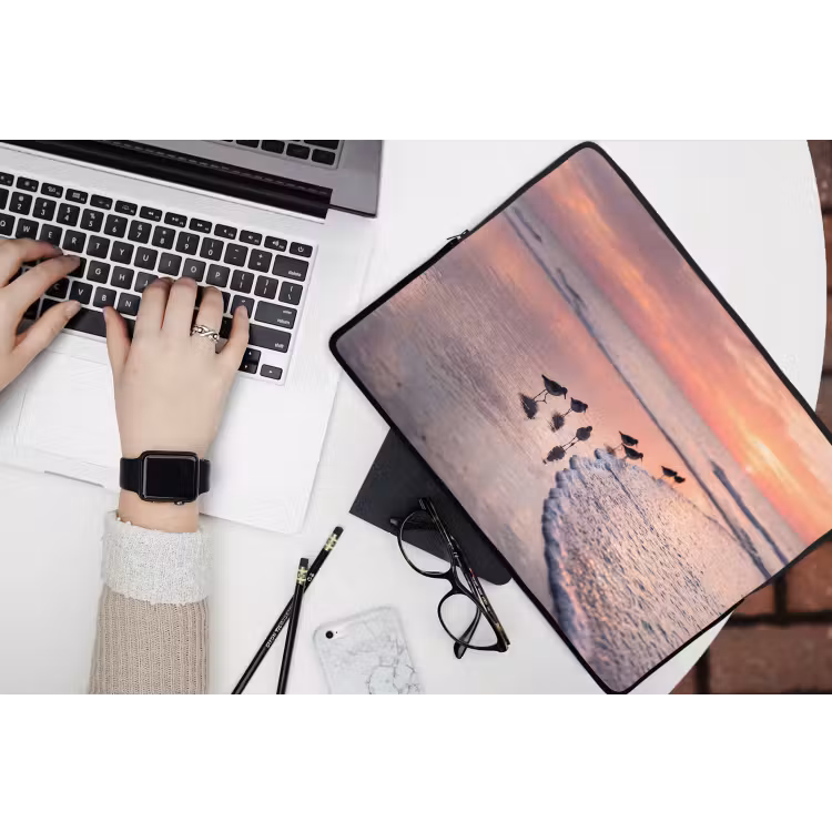 Meeuwen - Strand - Zee - Roze laptophoes neopreen klein -bureau