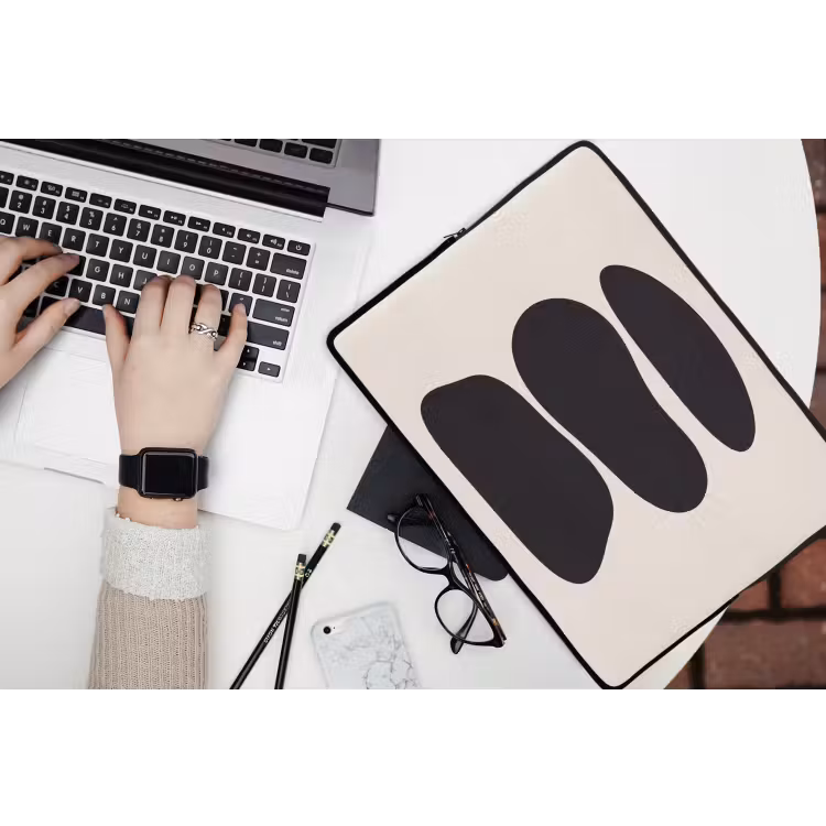 Laptop Sleeve - Shapes - Organic - Black - Vormen - Organisch - Zwart laptophoes neopreen klein