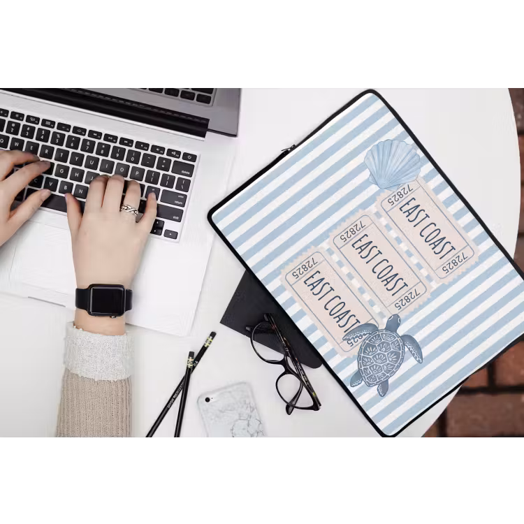 Schelp - Oceaan - Kust - Blauw - Illustratie laptophoes neopreen klein -bureau