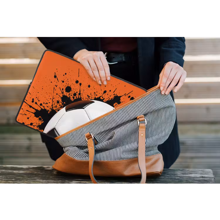 Voetbal - Verf - Sport - Oranje laptophoes neopreen klein -tas