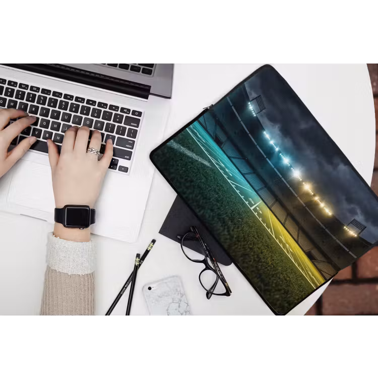 Voetbal - Stadion - Nacht - Modern laptophoes neopreen klein -bureau