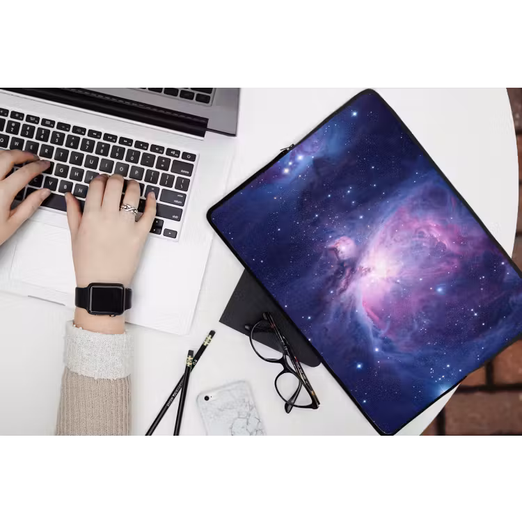 Ruimte - Sterren - Kleurrijk laptophoes neopreen klein -bureau