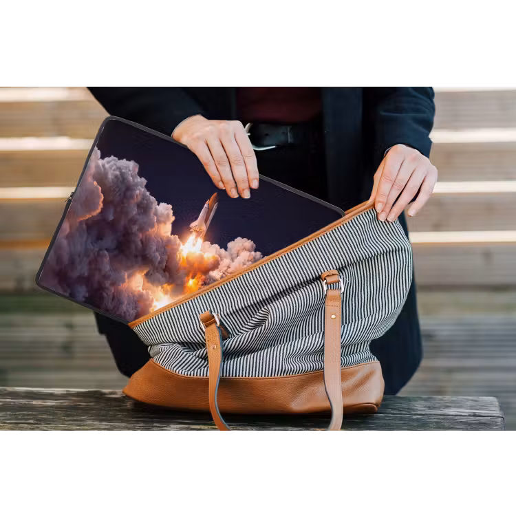 Laptop Sleeve - Spacecraft - Launch - Stars - Ruimtevaartuig - Lancering - Sterren laptophoes neopreen klein