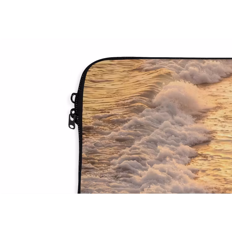Surfer - Strand - Zonsondergang - Oceaan - Goud laptophoes neopreen klein -detail