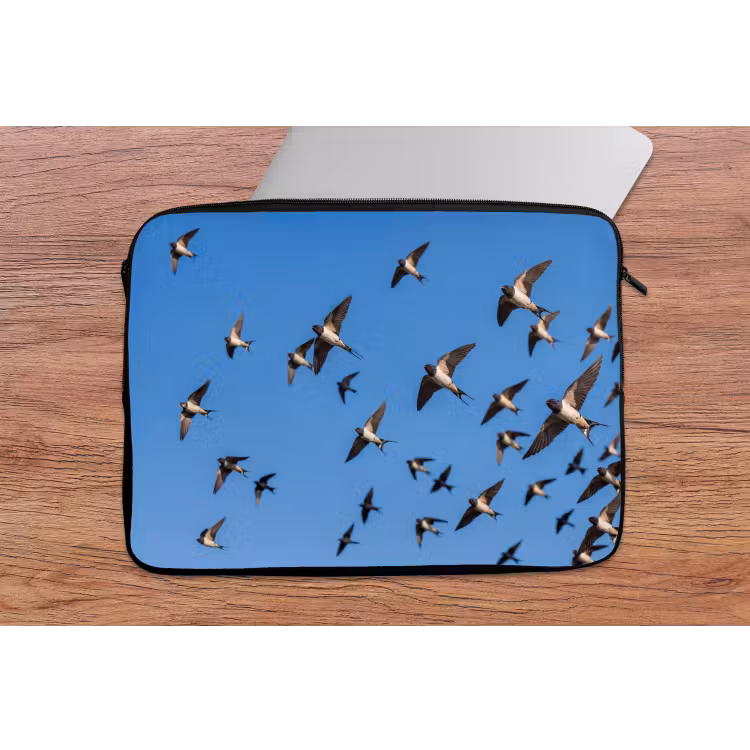 Zwaluwen - Vliegen - Blauw laptophoes neopreen klein -tafel