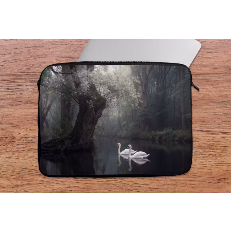 Zwanen - Rivier - Bos laptophoes neopreen klein -tafel