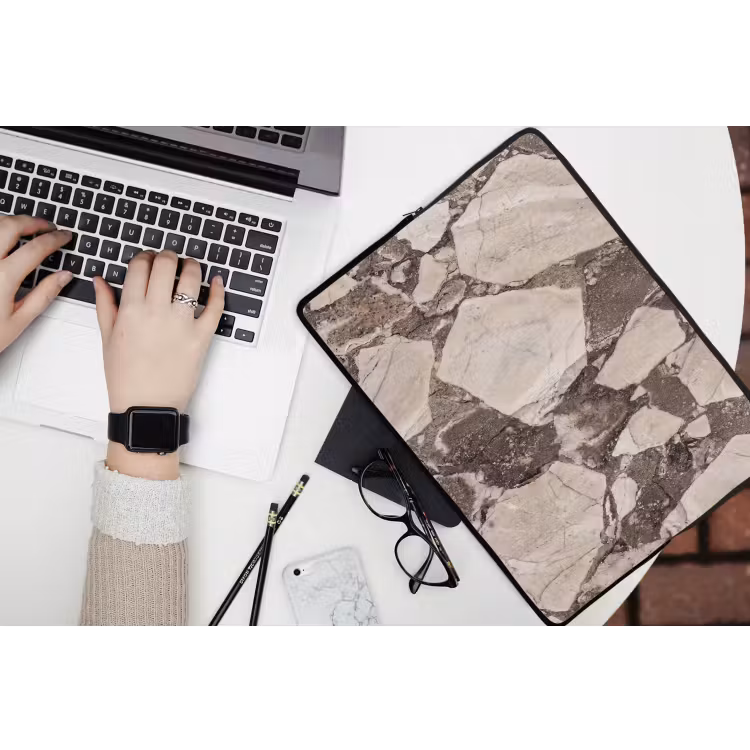 Textuur - Marmer - Abstract - Beige - Bruin laptophoes neopreen klein -bureau