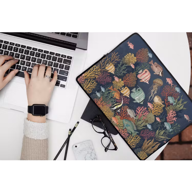 Onderwaterwereld - Vissen - Koraal - Illustratie - Kleurrijk laptophoes neopreen klein -bureau