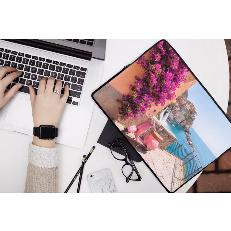 Voertuig - Roze - Kust - Zomer - Reizen laptophoes neopreen klein -bureau