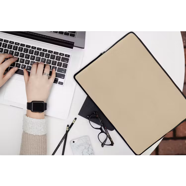 Warm - Sand - Nude laptophoes neopreen klein 279 -bureau