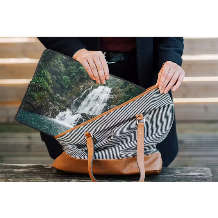 Waterval - Bos - Natuur - Groen laptophoes neopreen klein -tas
