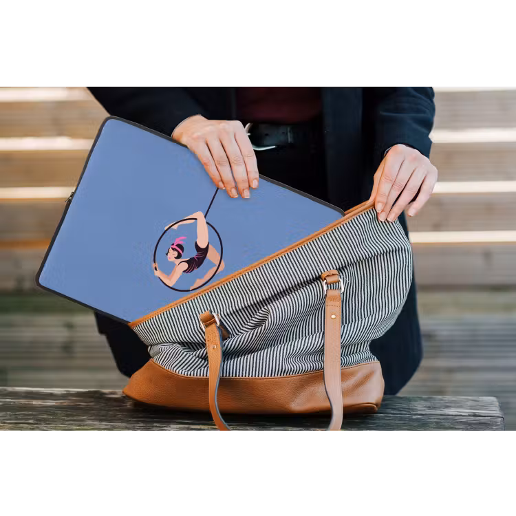 Vrouw - Aerial hoop - Art deco - Illustratie - Blauw laptophoes neopreen klein -tas