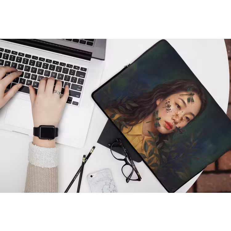 Vrouw - Insecten - Natuur - Portret - Groen laptophoes neopreen klein -bureau