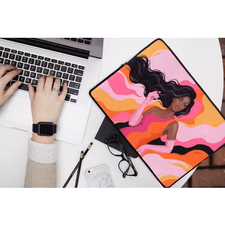 Vrouw - Portret - Kleurrijk - Modern - Kunst laptophoes neopreen klein -bureau