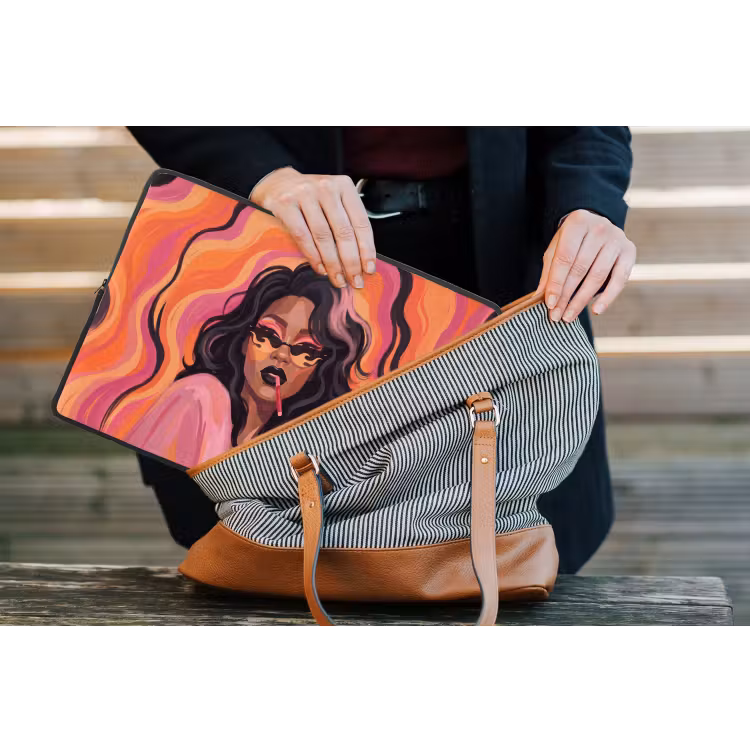 Vrouw - Zonnebril - Modern - Portret - Oranje laptophoes neopreen klein -tas