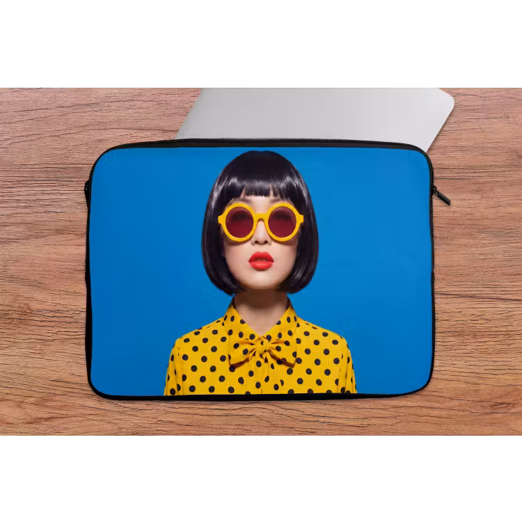 Vrouw - Zonnebril - Pop Art - Portret - Geel laptophoes neopreen klein -tafel
